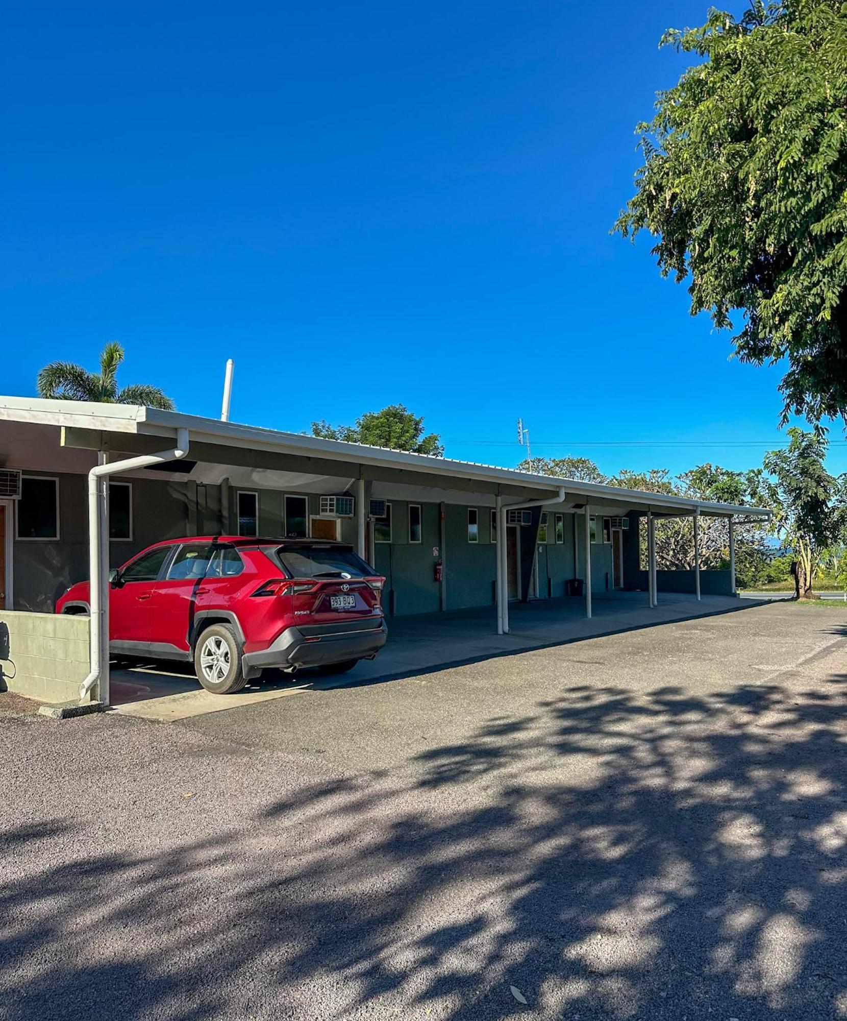 Ocean View Motel Боуен Екстериор снимка