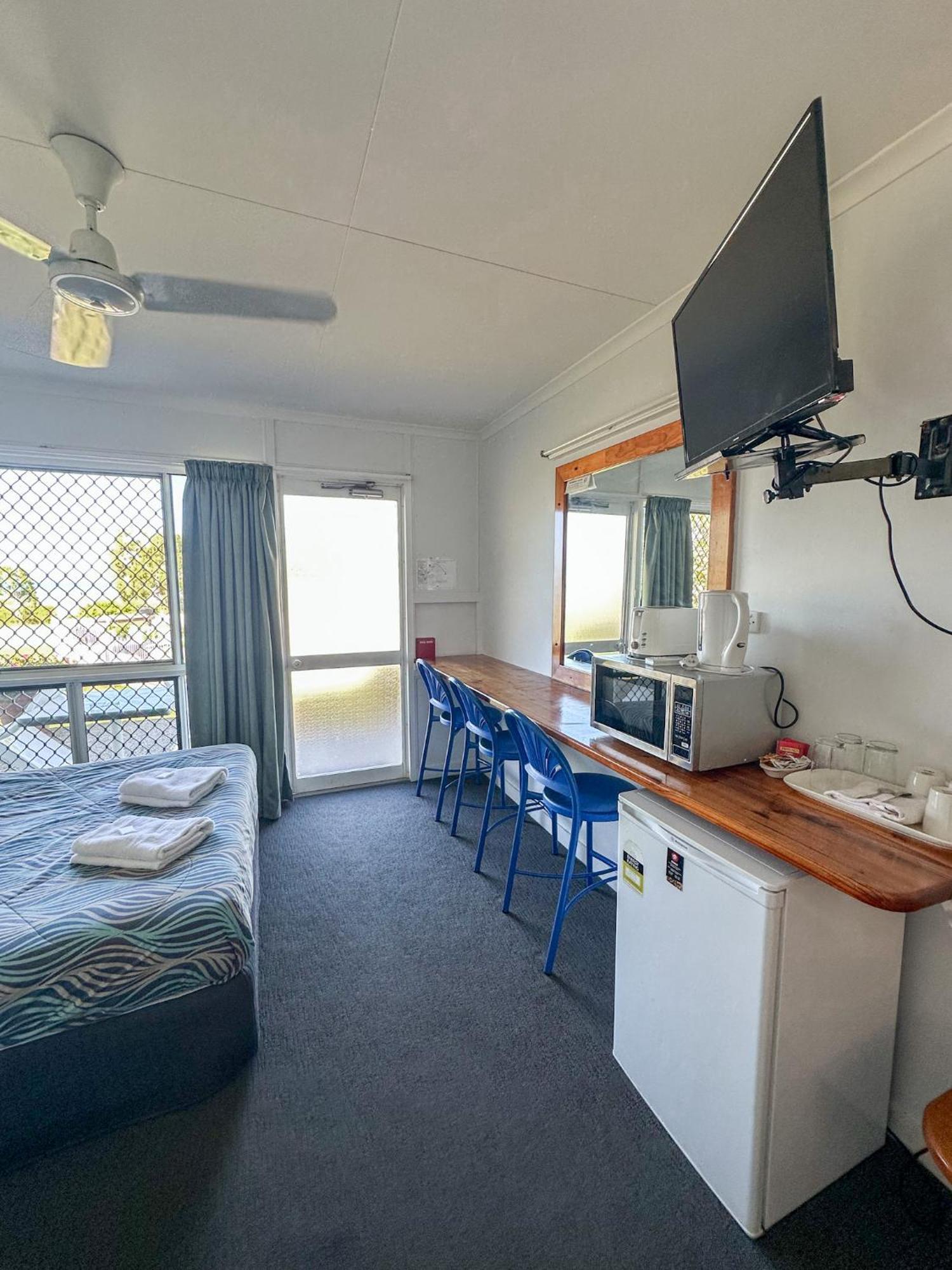Ocean View Motel Боуен Екстериор снимка