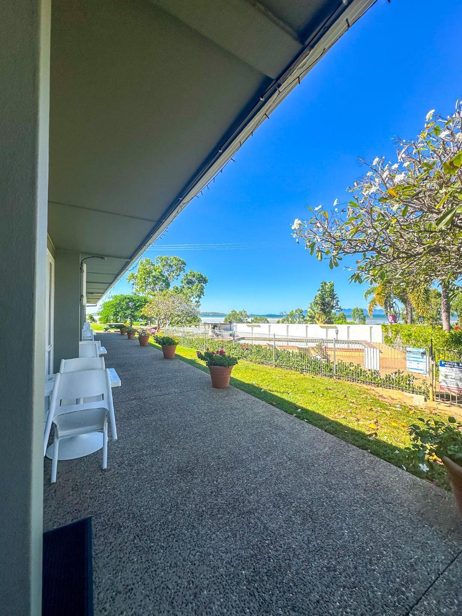 Ocean View Motel Боуен Екстериор снимка