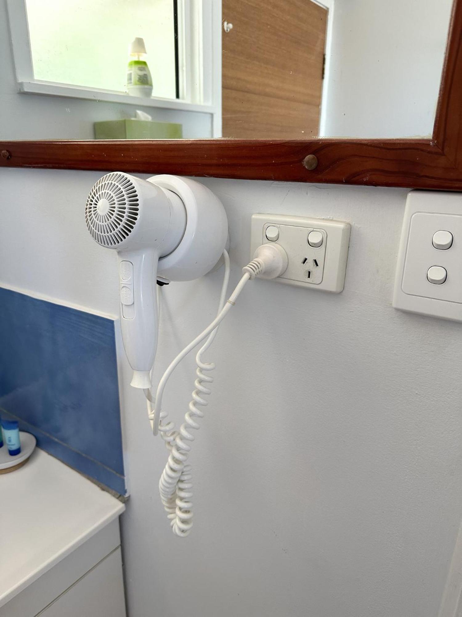 Ocean View Motel Боуен Екстериор снимка