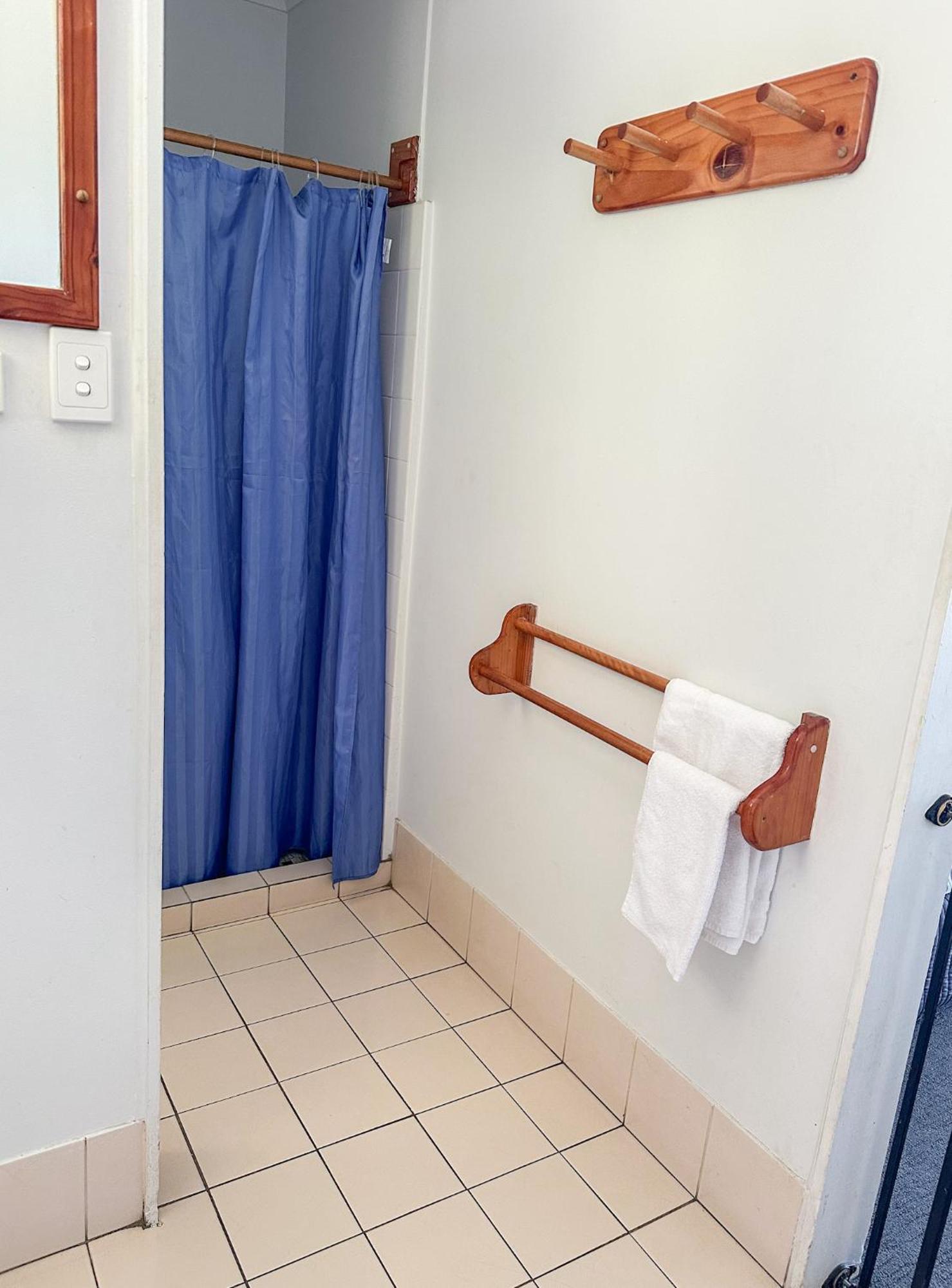 Ocean View Motel Боуен Екстериор снимка