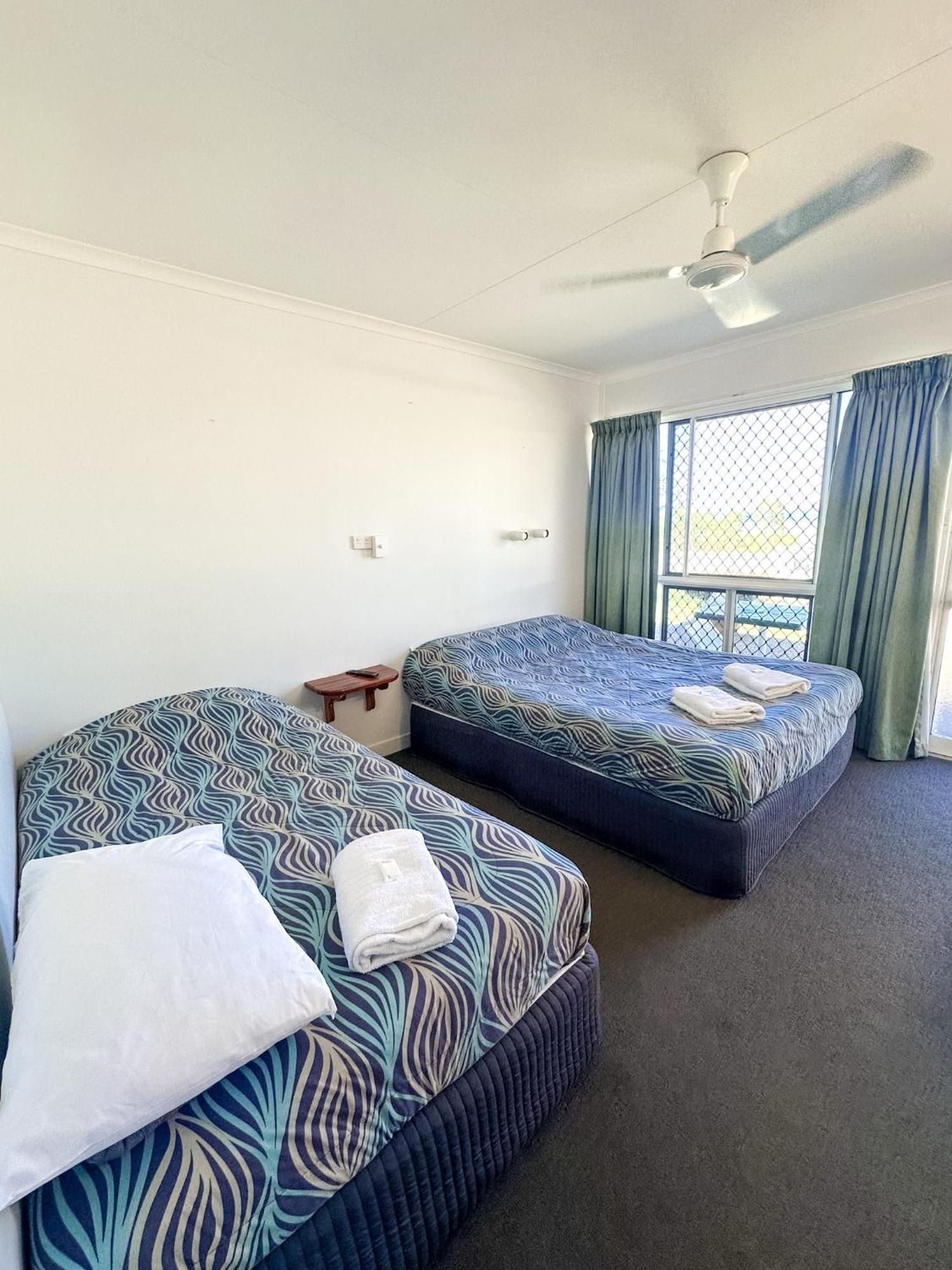 Ocean View Motel Боуен Екстериор снимка