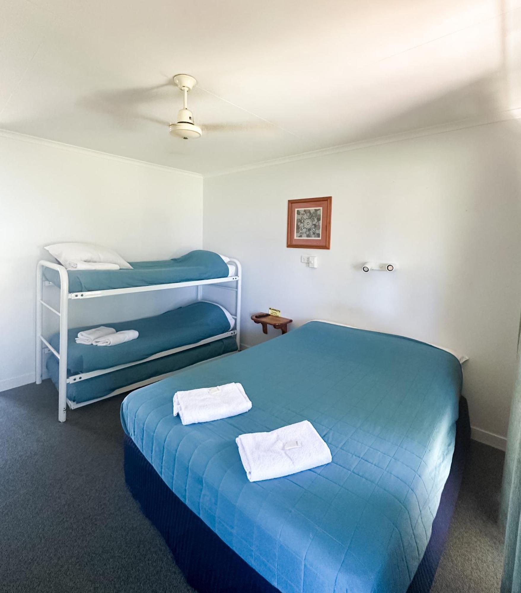 Ocean View Motel Боуен Екстериор снимка